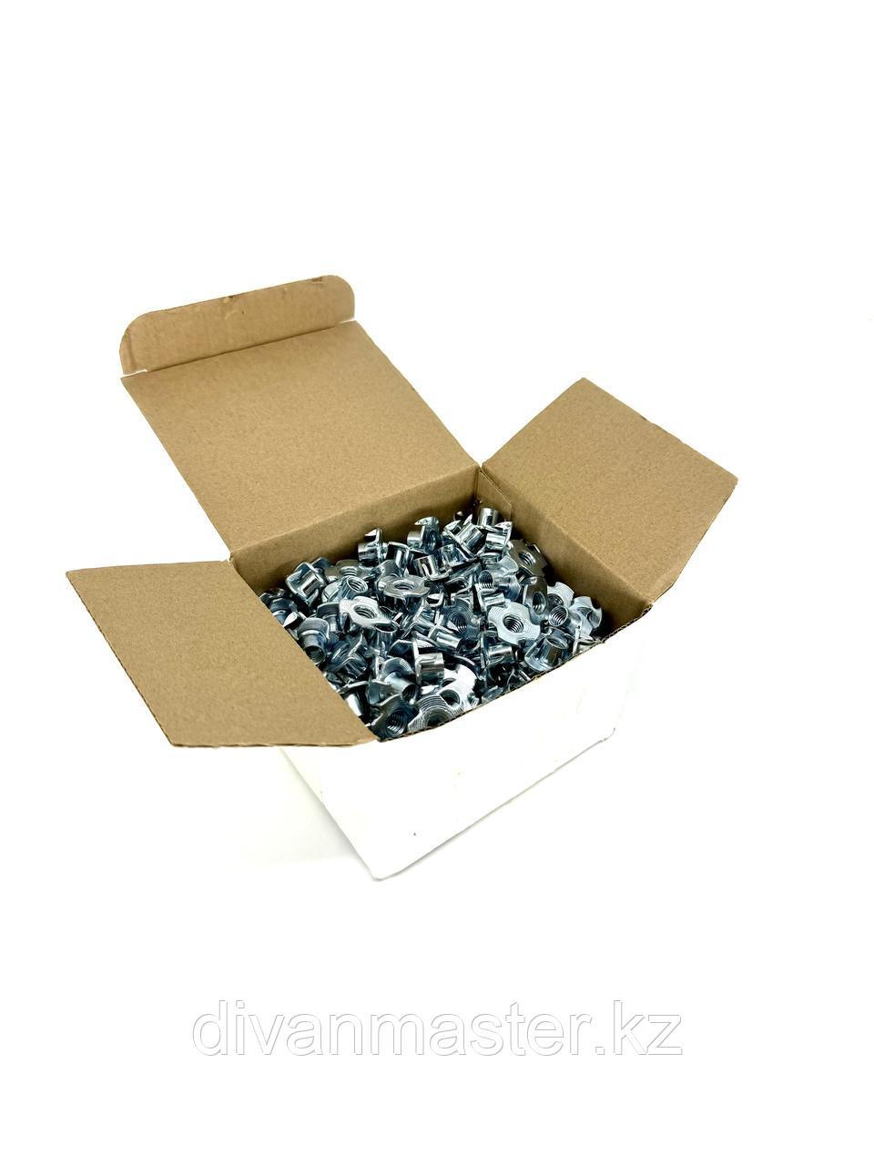 Усовая гайка, врезная М8, 400 штук