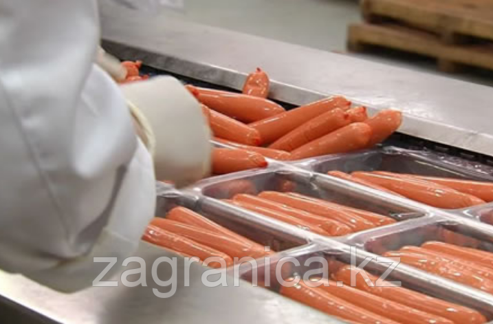 Требуются мужчины и женщины на упаковку колбасы на мясокомбинате