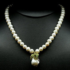 Колье с натуральным Жемчугом Барокко и Изумрудами
