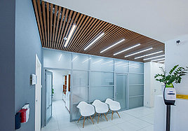 Кубообразный реечный потолок (реечная стена)