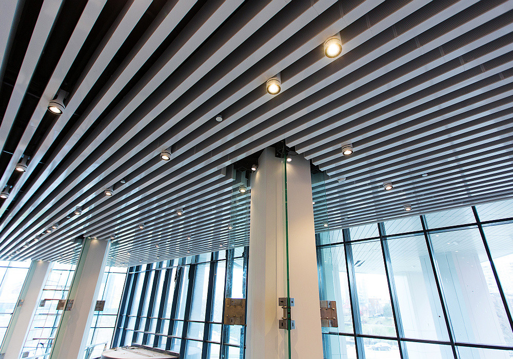 Кубообразный реечный потолок (реечная стена)