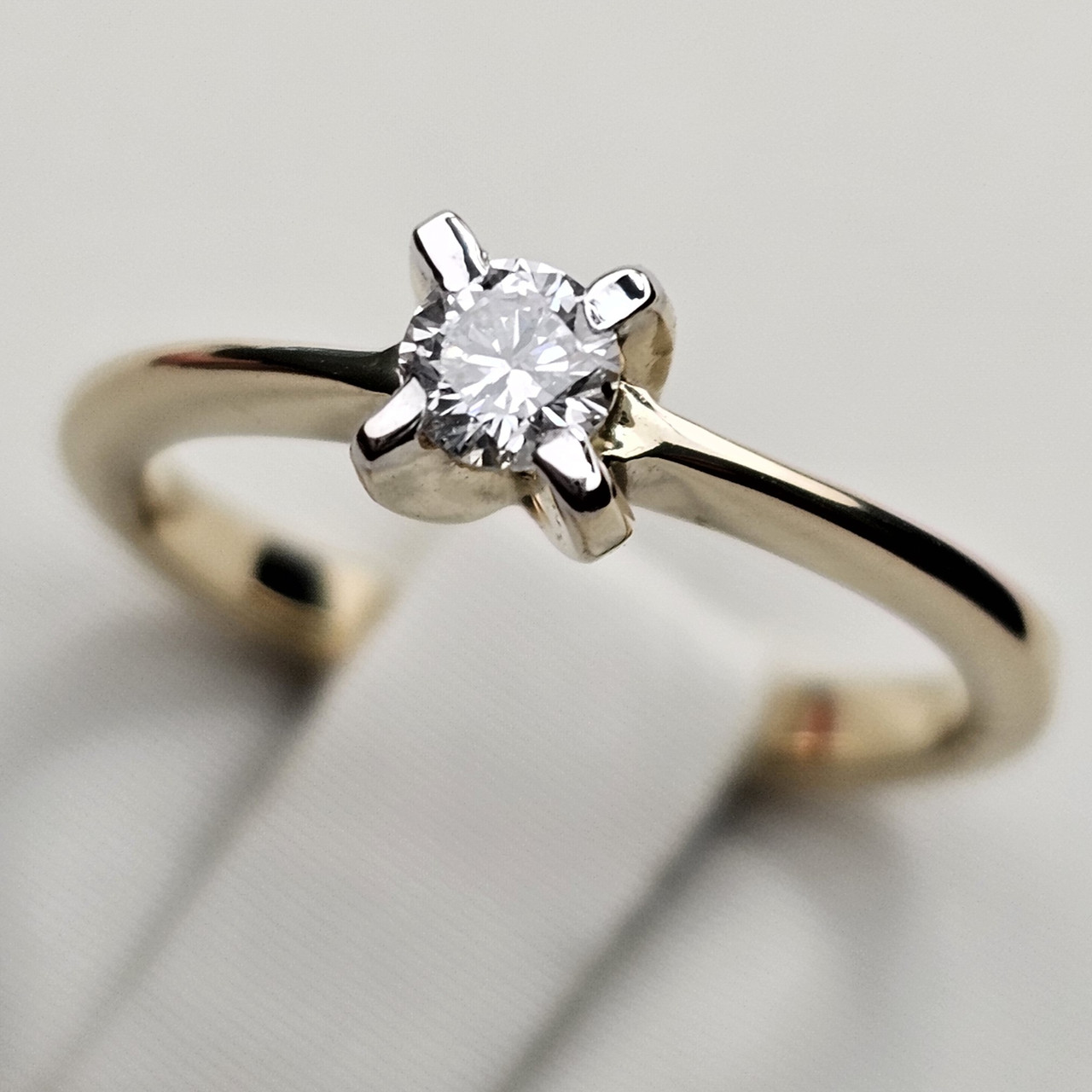 Золотое кольцо с бриллиантами 15.5p 0.168Ct SI2/I, VG-Cut