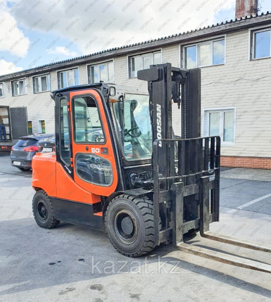 Дизельный автопогрузчик DOOSAN D30S  с вилочным подхватом​​​​​​​, Г/п кг 3000