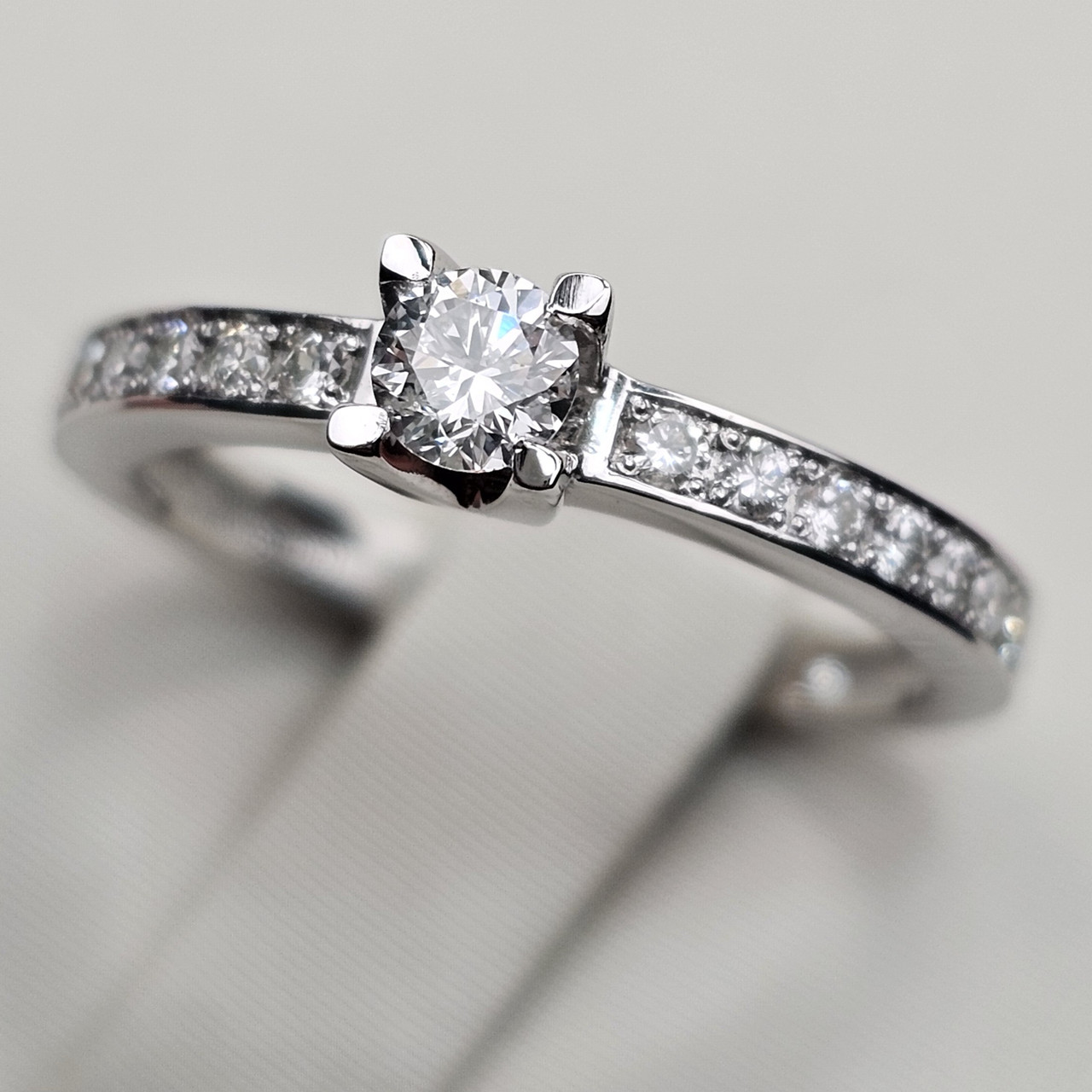 Золотое кольцо 17р с бриллиантами б/з 0.216Сt SI1/H 0.203Ct SI1/H VG- Cut