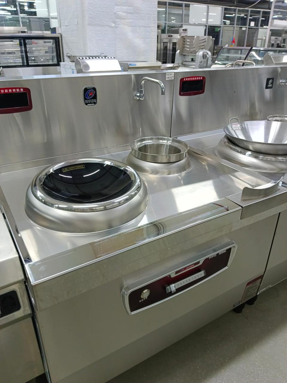 Профессиональная индукционная WOK плита (1 конфорочная со смесителем и раковиной)