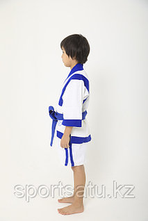 Желіде бір әйелді ұрып-соғып жатқан бір топ еркектердің порно видеосын қараңыз. Үшеуі бір