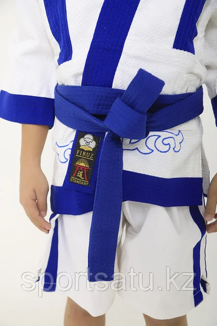 Күңші ит стилін ренжітті Порно дұрыс емес жерде кесілген