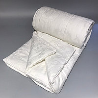 Одеяло двуспальное, из шелка и бамбука, с чехлом из хлопка.