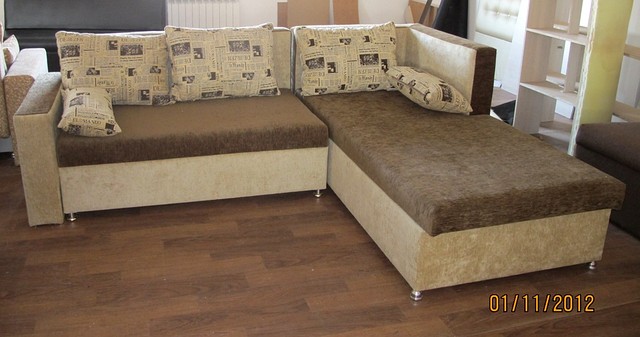 Угловой коричневый диван 250см-200см