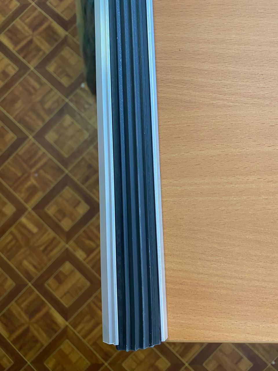 Порог противоскользящий (алюминий+резина), 2.7 м угловой, фото 1