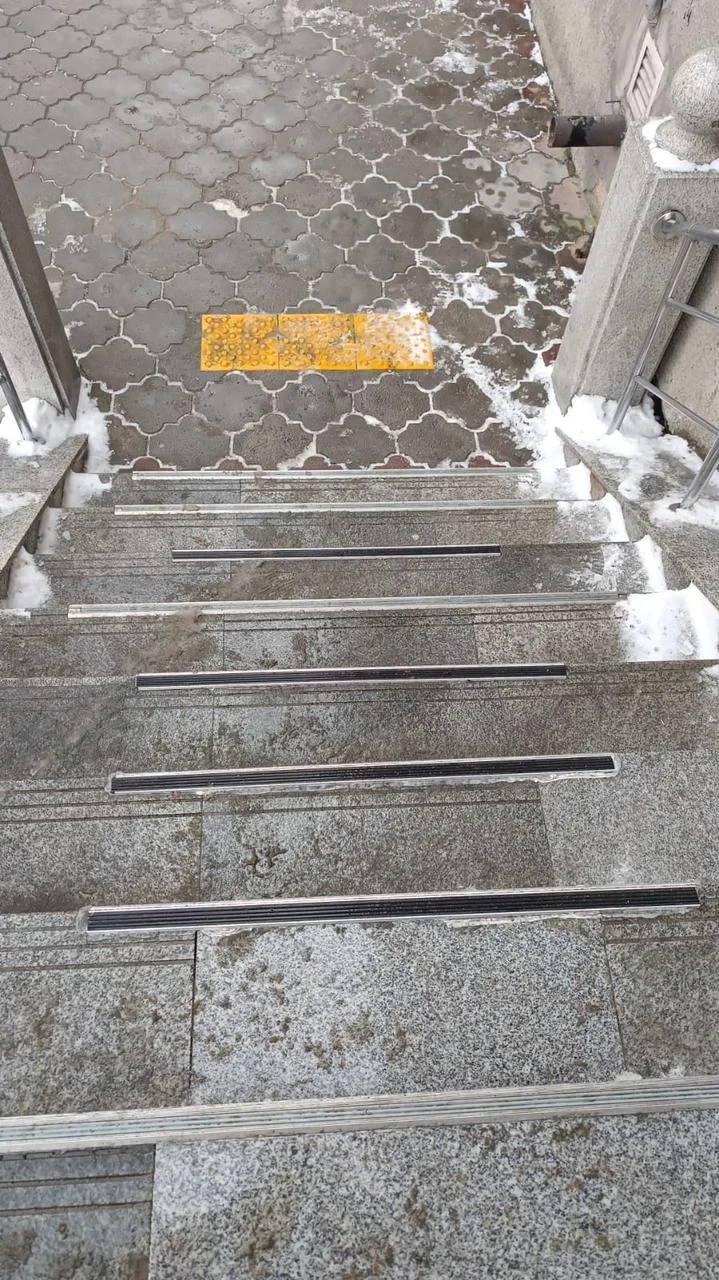 Порог противоскользящий (алюминий+резина), 0.9 м угловой, фото 1