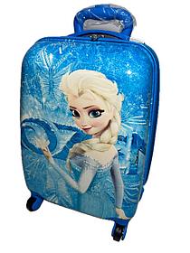 4 доңғалақты балаларға арналған пластикалық чемодан, 4-8 жастағы қыздарға арналған. Биіктігі 46 см, ені 30 см, тереңдігі 22 см.