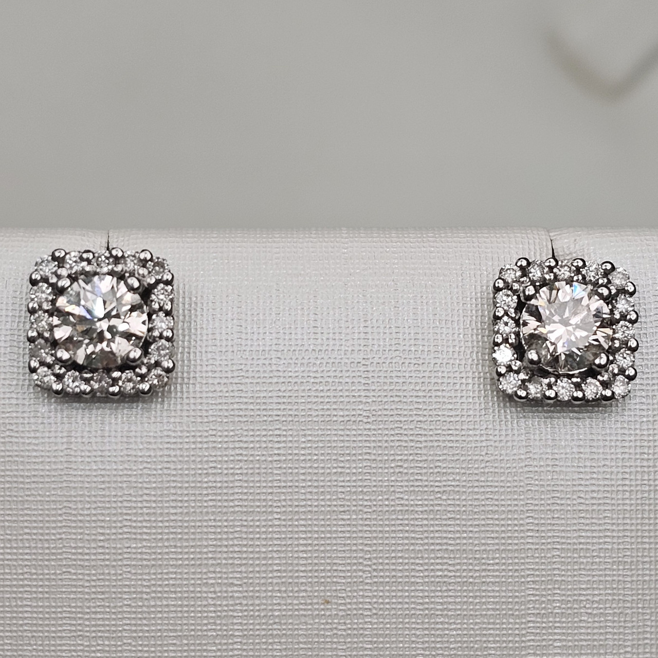 Сертификат IGI 1.08Ct VVS2-VS1/L, G-Cut Золотые серьги пуссеты с бриллиантами