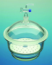 Эксикаторы Bohemia (Simax) с трубками , краном SJ 24/29 и фарфоровой пластиной.