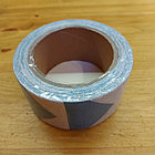 Светоотражающая лента 5 см. x 10 м. Белая с синими стрелками. Самоклеящаяся, водостойкая наклейка. Скотч., фото 2