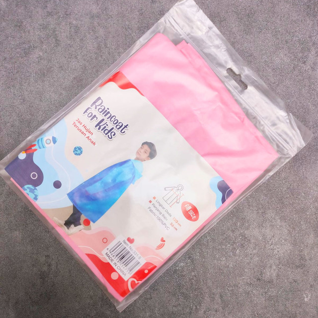 Plashch dozhdevik dlya rebenka