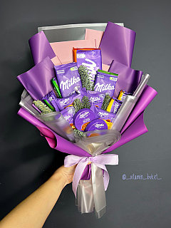 Новогодний букет “Milka"