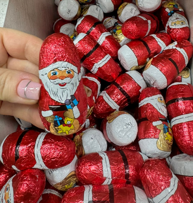 Шоколадные конфеты Новогодние Фигурки Дед Мороз 1кг (на вес)