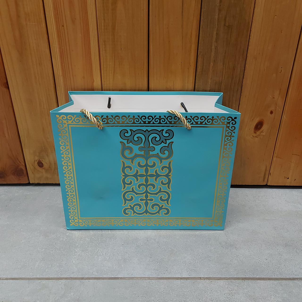 Голубой подарочный пакет "Казахский Орнамент". Размер 23x17,7x10 см. Упаковка для подарка. Пакеты картонные., фото 1