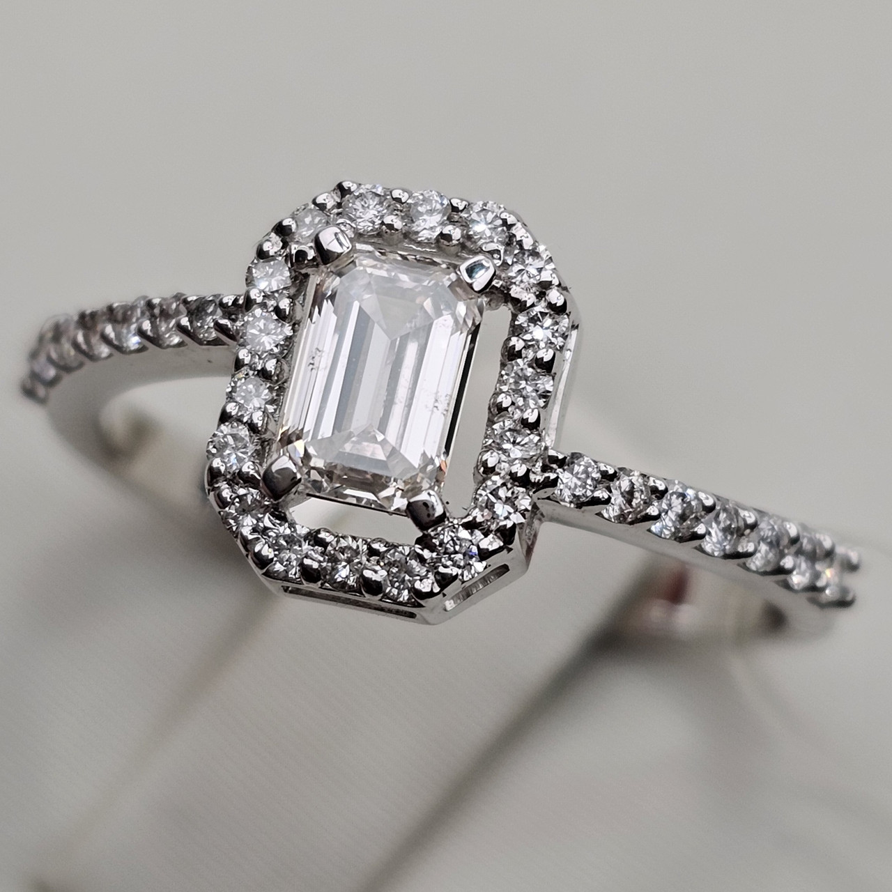 Золотое кольцо 585пр с lab grown бриллиантами 0.52Сt VVS1/H 0.28Ct VVS1/F EX 18 размер