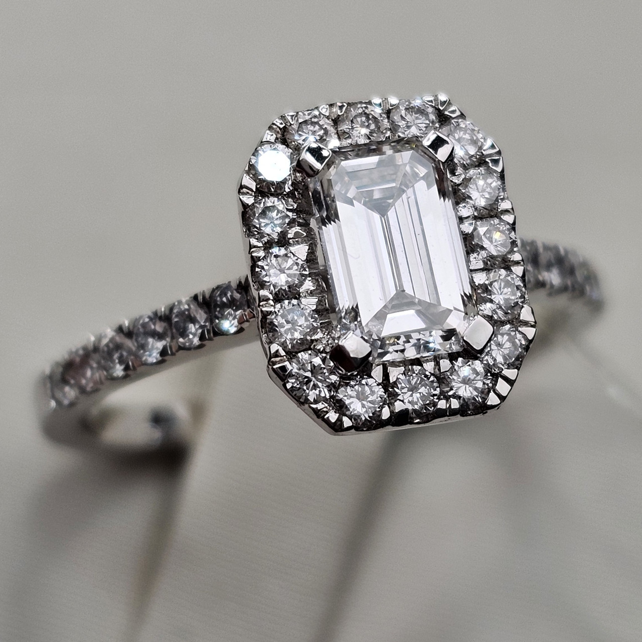 Золотое кольцо 585пр с lab grown бриллиантами 0.89Сt VVS1/F 0.81ct VVS1/F, EX 18 размер
