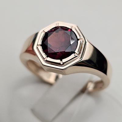 Золотое кольцо к/з 585пр, гранат 5,45гр. 21р