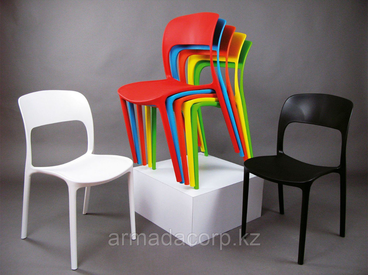 Цельнолитный стул Лео