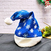 Шапка на новый год с блестками и снежинками синяя