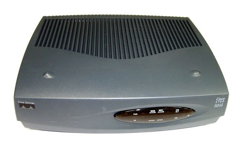 Noname Маршрутизатор Cisco 1721 10/100BaseT Modular Router with 2 WAN slots, 16 MB Flash, 64 DRAM