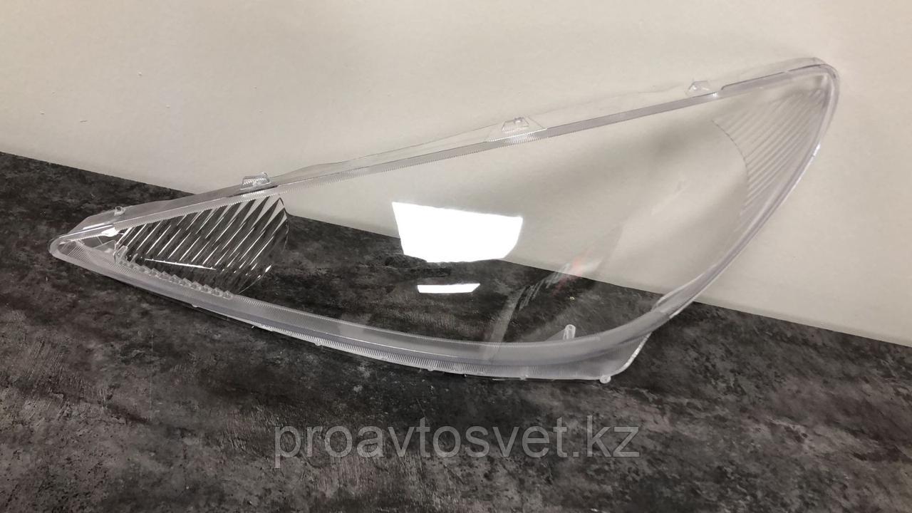 Стекло на фары Toyota Estima ( 03 - 05 г.в)