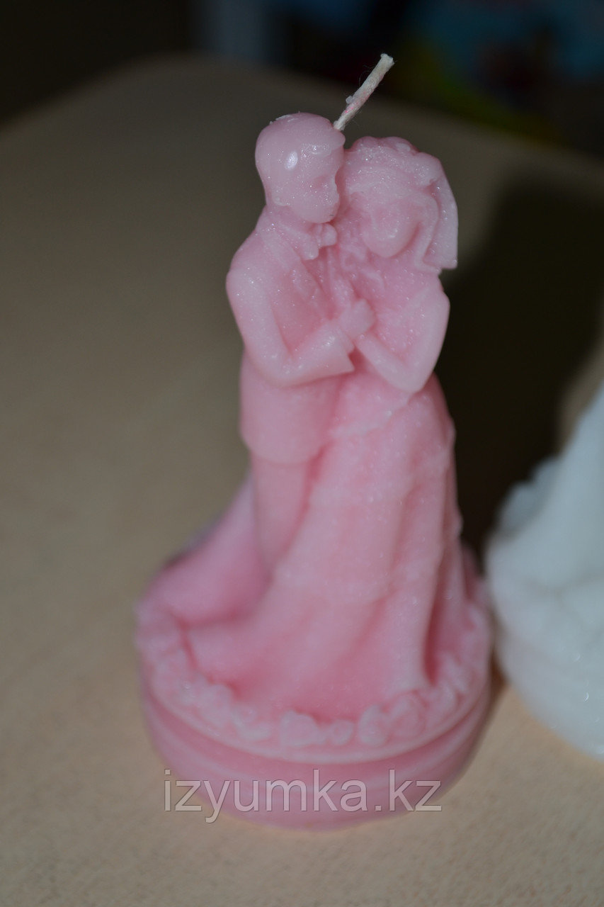 Резная свеча "Жених и невеста" розовая