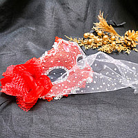 Карнавальная венецианская маска с фатой и цветком красная