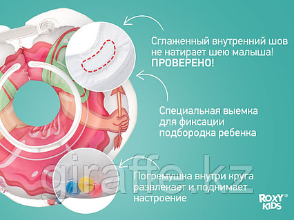 Көкіректі қаншық еңкейіп, анальді мастурбациялайды