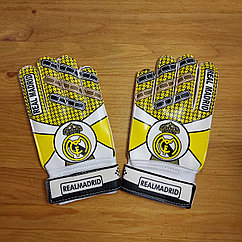 Вратарские перчатки "Real Madrid". Тренировочные Перчатки вратарей. Футбольные перчатки для вратаря. Размер 6.
