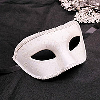 Венецианская карнавальная маска с узором из блесток белая
