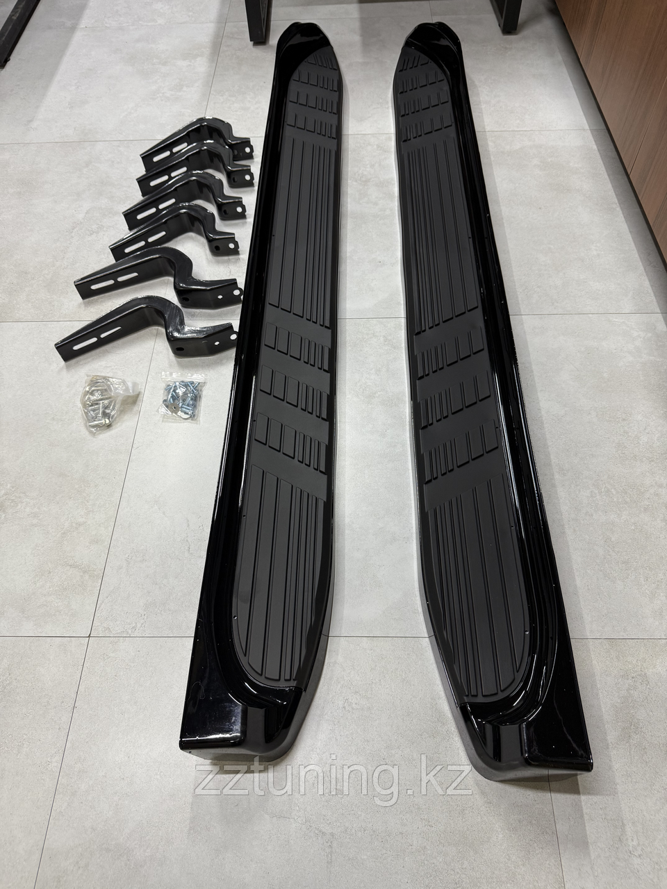 Пороги черные PR120