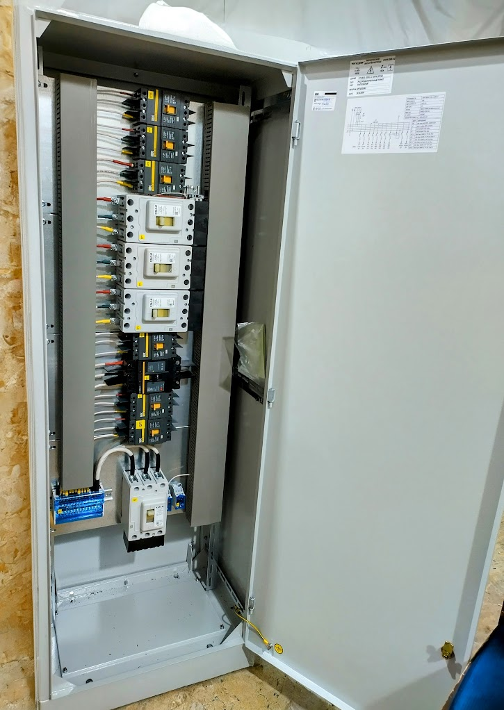 Пункт распределительный (ШС) ПР8503-1575 100А 35/10кА 400/230В IP54 IEK, фото 1