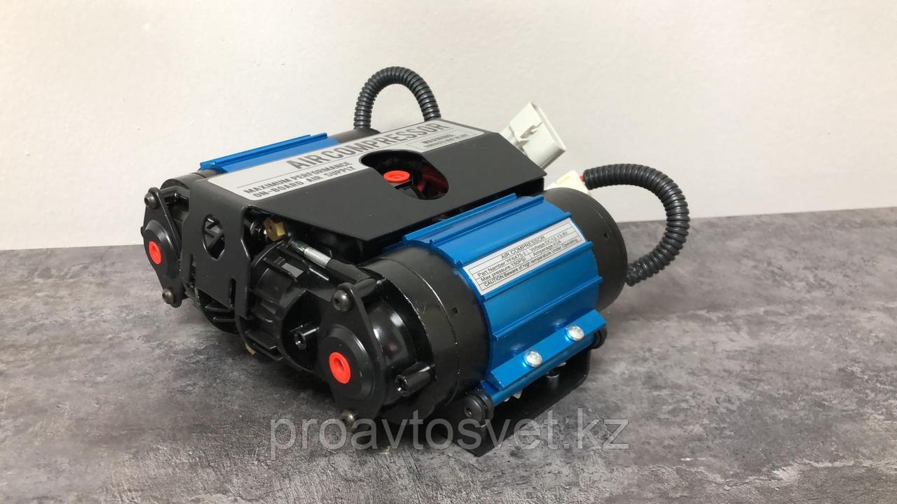 Двухцилиндровый воздушный компрессор . 12V 10.34 бар 27*19,5*12см