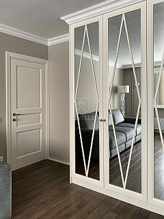 Зеркальный шкаф «Лемай»