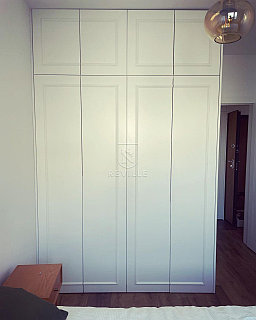 Белый шкаф «Мбут»