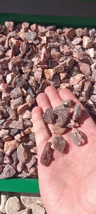Цветная мраморная крошка для ландшафтного дизайна в Алматы