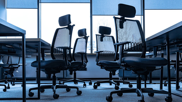 Офисное кресло Target с подголовником на крестовине с колесами, фото 3