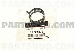 1370A873 Хомут зажим крепление тройника радиатора MITSUBISHI OUTLANDER GF2W, GF3W, ORIGINAL