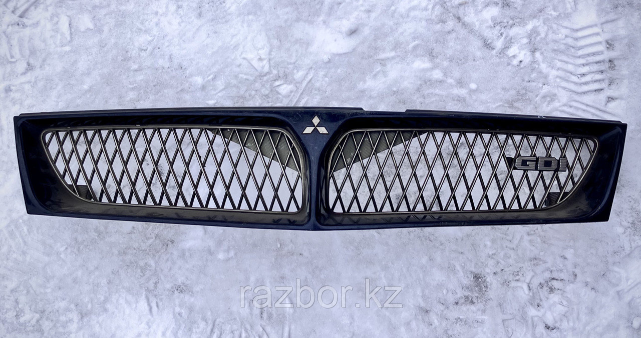 Решётка радиатора Mitsubishi Diamante