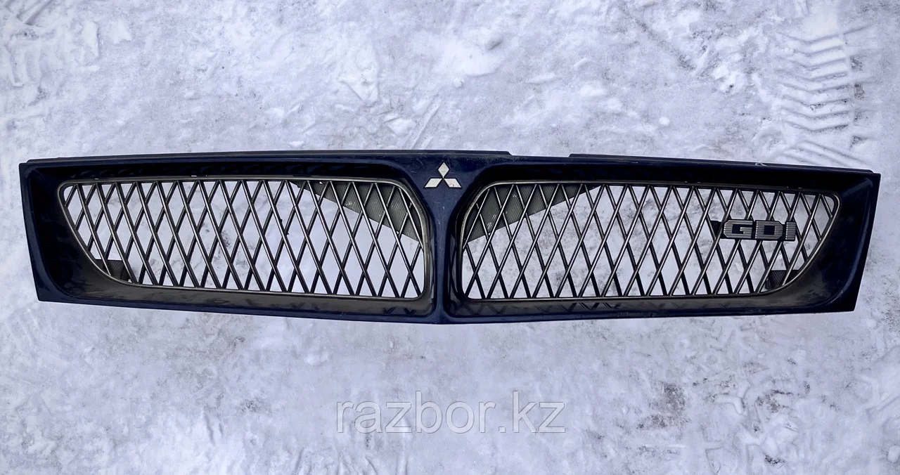 Решётка радиатора Mitsubishi Diamante