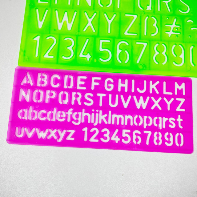 Nabor trafaretov bukv