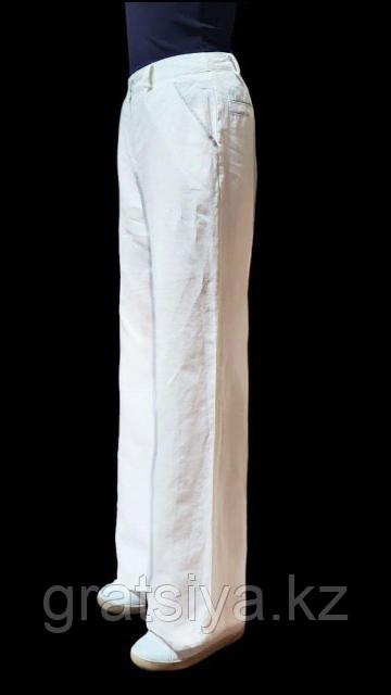 Үстелдің үстінде пизда