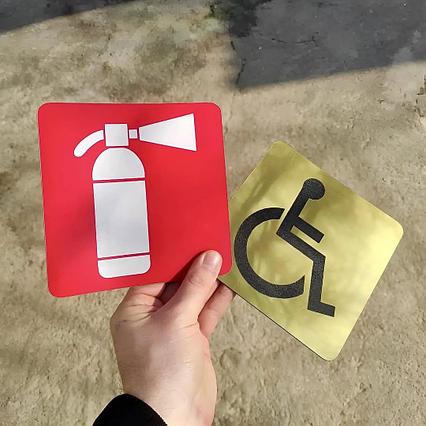 Табличка под заказ 10*10 см