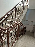 Перила металлические с добавлением декоративных кованных элементов Астана