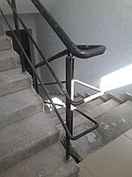 Перила металлические с добавлением декоративных кованных элементов Астана